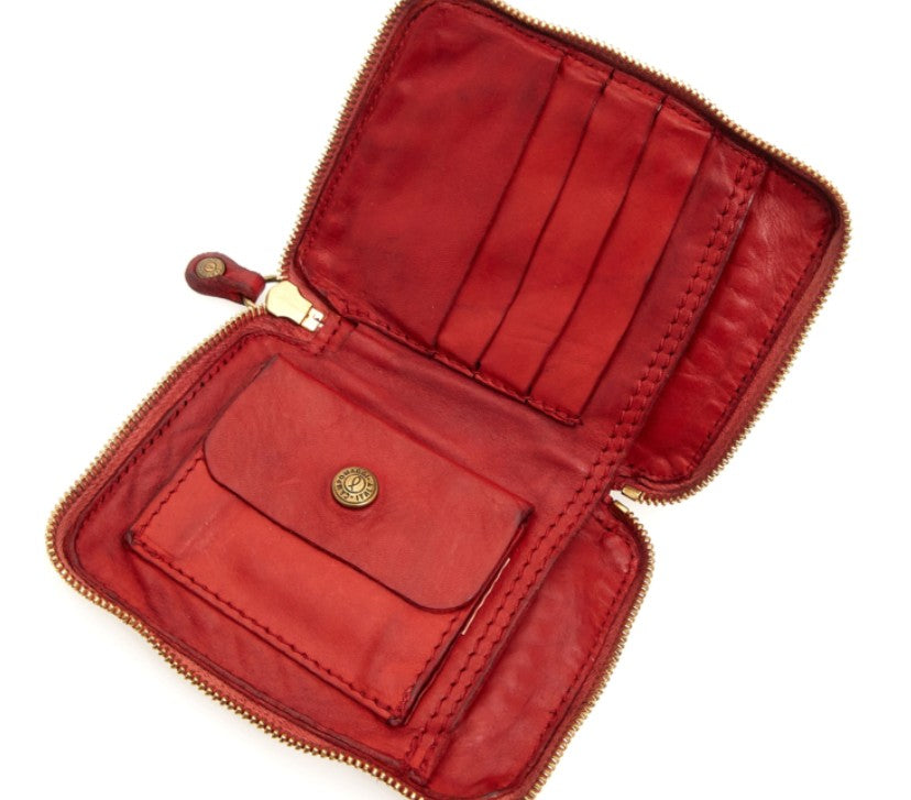 Geldbörse Kura aus Leder in Rot mit Nieten