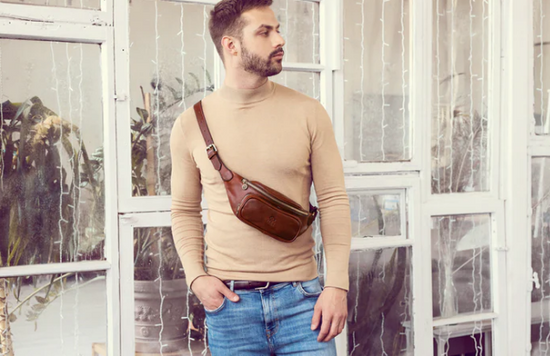 Gürteltasche|Bodybag aus Leder in Cognac mit Reißverschluss und Vortasche - leder-accessoires.com
