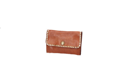 Lederbörse Querformat in Cognac mit Nieten in Gold - leder-accessoires.com