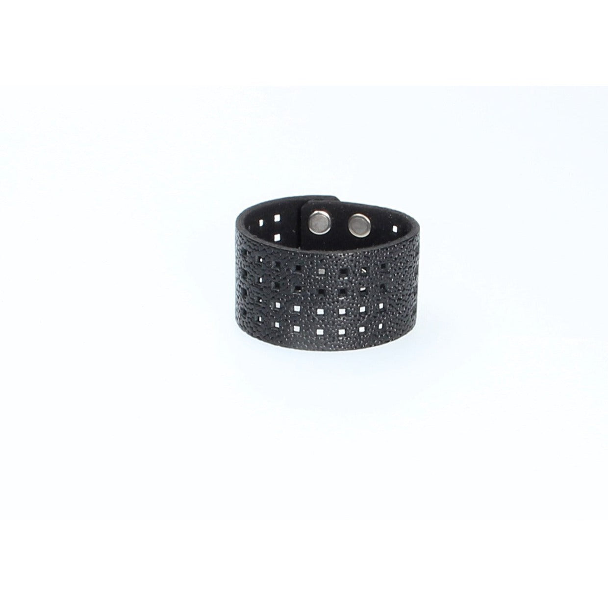Armband Schwarz mit Rochenoptik|Lochmuster aus Leder