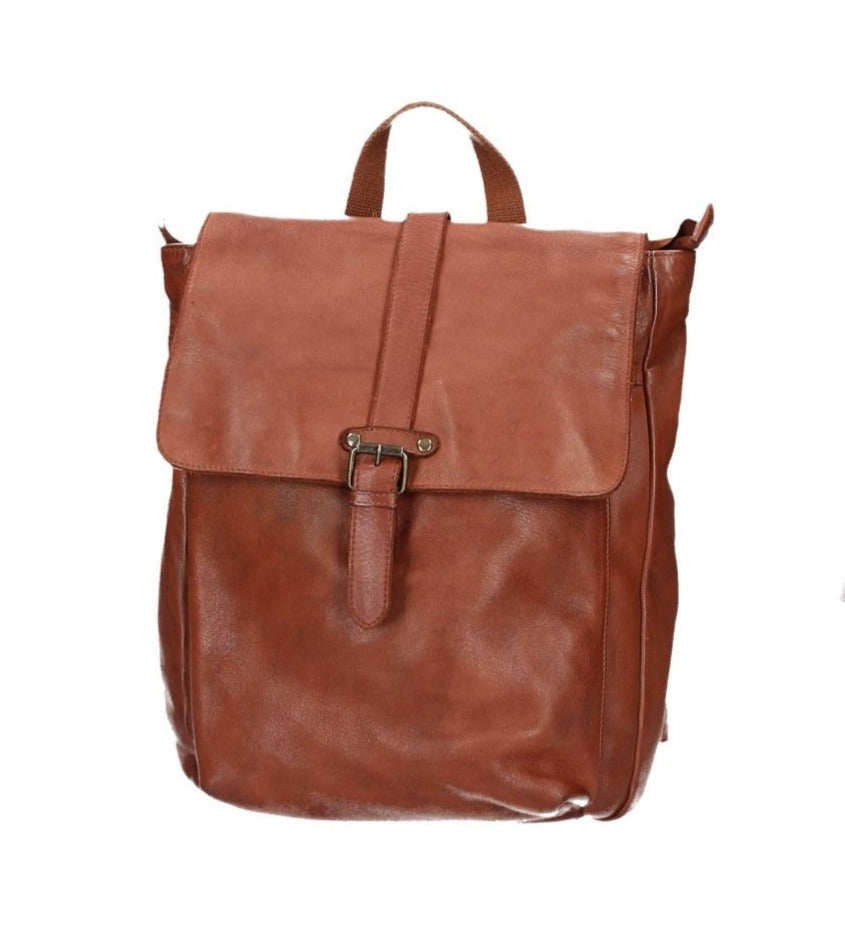 Rucksack mit Überschlag und Lasche in Cognac aus Leder