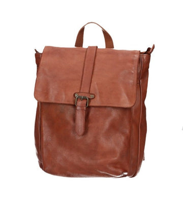 Rucksack mit Überschlag und Lasche in Cognac aus Leder