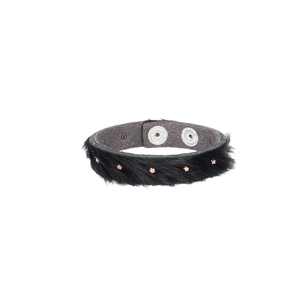 Armband mit Fell und Sternnieten in Schwarz aus Leder