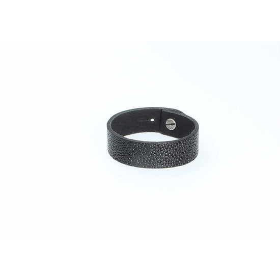 Armband Schwarz in Rochenoptik aus Leder - leder-accessoires.com