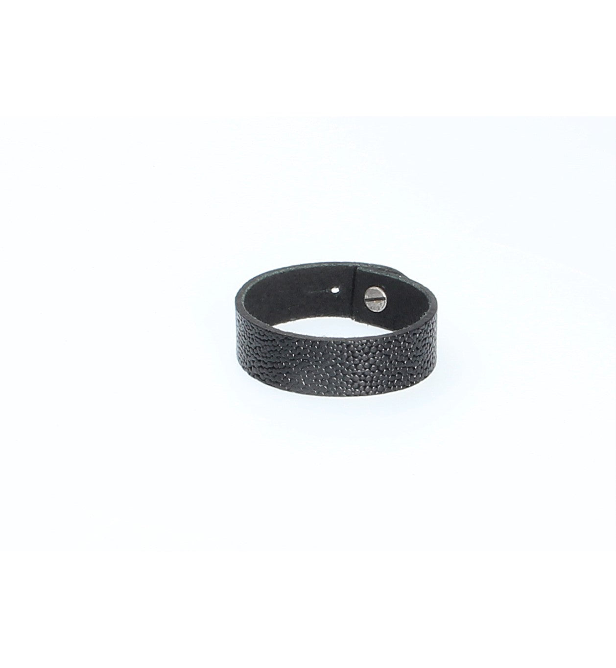 Armband Schwarz in Rochenoptik aus Leder