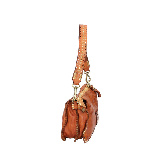 Umhängetasche in Cognac mit Reißverschluss und Nieten - leder-accessoires.com