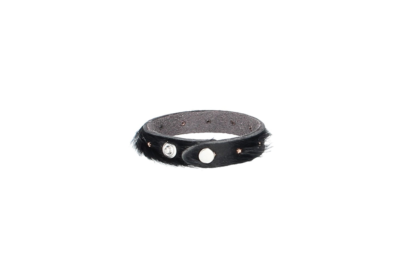 Armband mit Fell und Sternnieten in Schwarz aus Leder