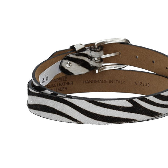 Fellgürtel 30mm in Zebraoptik mit Dornschließe in Silber - leder-accessoires.com