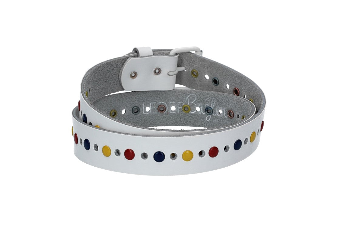 Ledergürtel Kids 25mm in Weiß mit durchgehender Lochung, bunten Nieten und weißer Rollschließe
