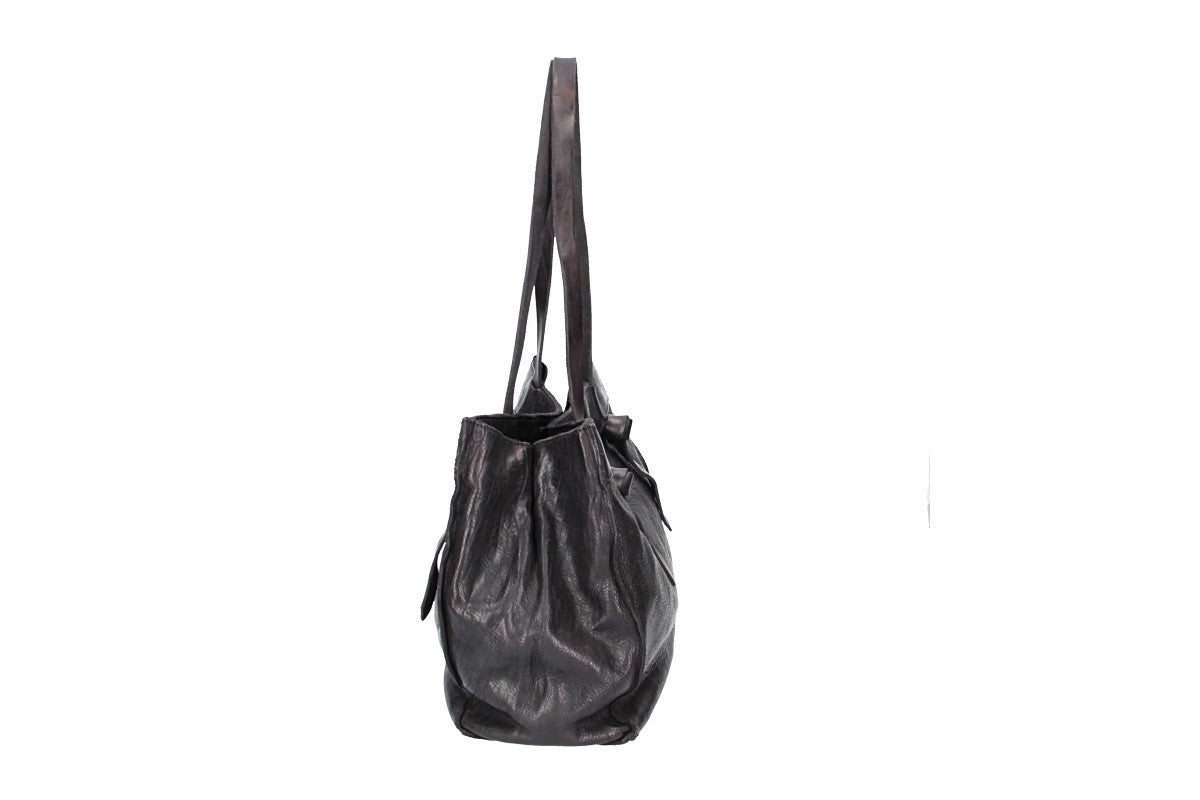 Schultertasche in Schwarz aus Leder