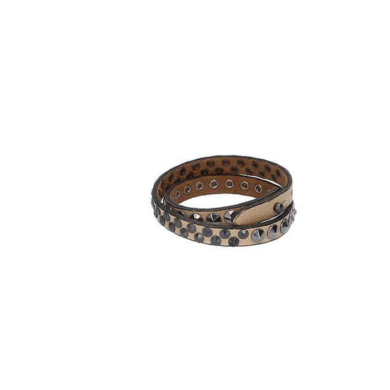 Armband zweifach in Taupe mit dunklen Pyramidennieten aus Leder - leder-accessoires.com